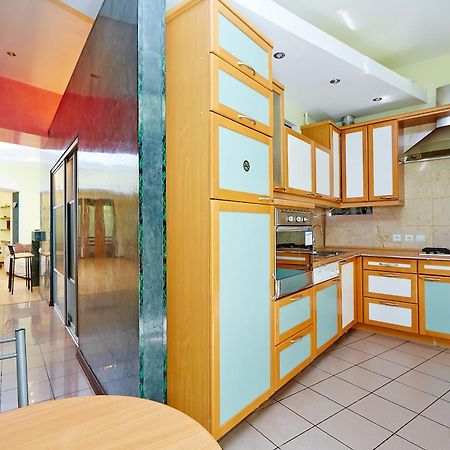 Apartment Deribasovskaya With Jacuzzi Odessa Exterior foto