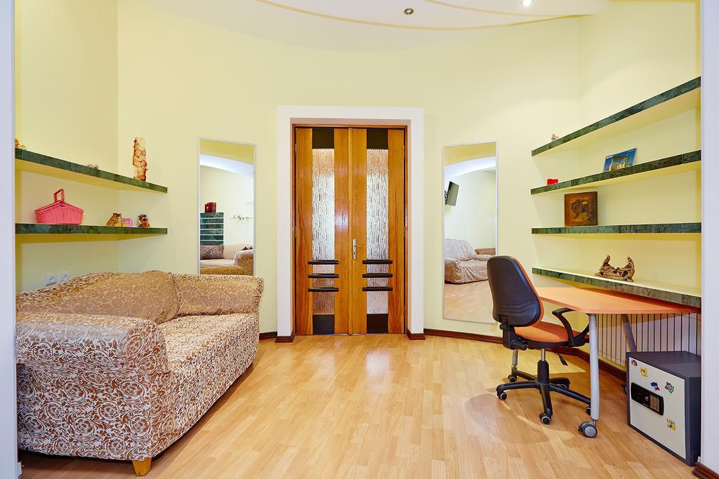 Apartment Deribasovskaya With Jacuzzi Odessa Exterior foto