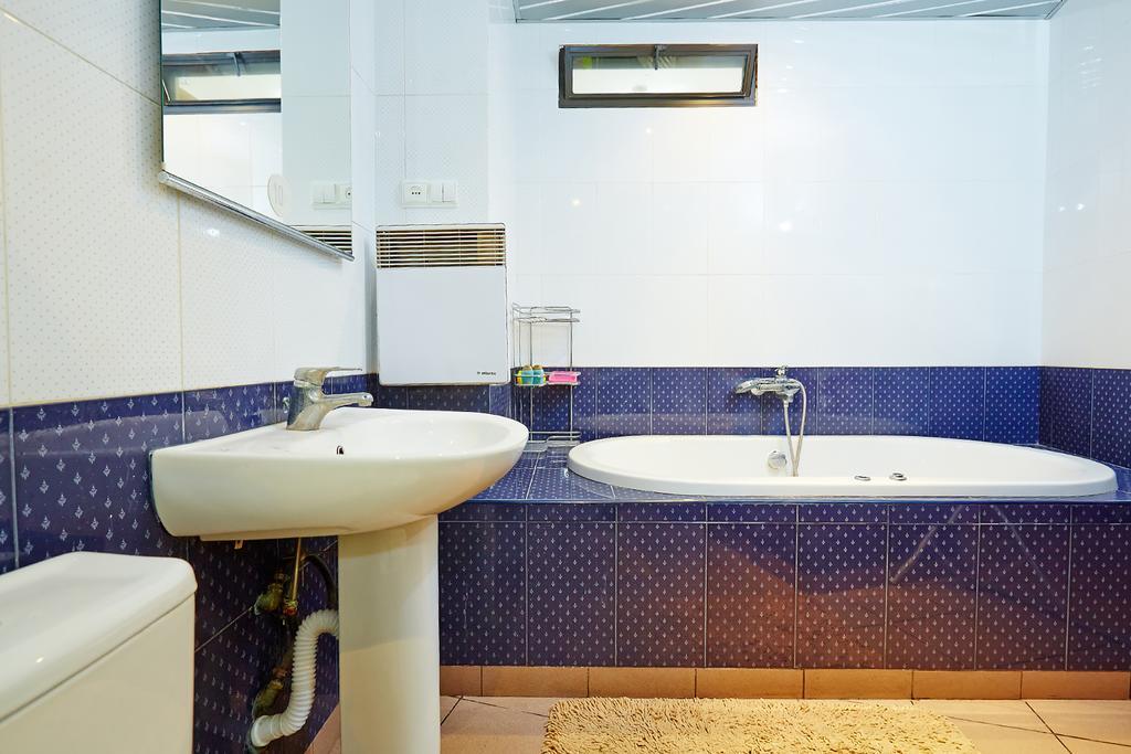 Apartment Deribasovskaya With Jacuzzi Odessa Exterior foto