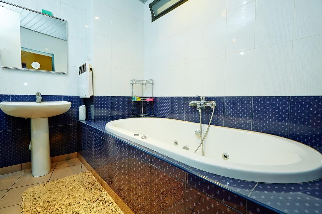 Apartment Deribasovskaya With Jacuzzi Odessa Exterior foto